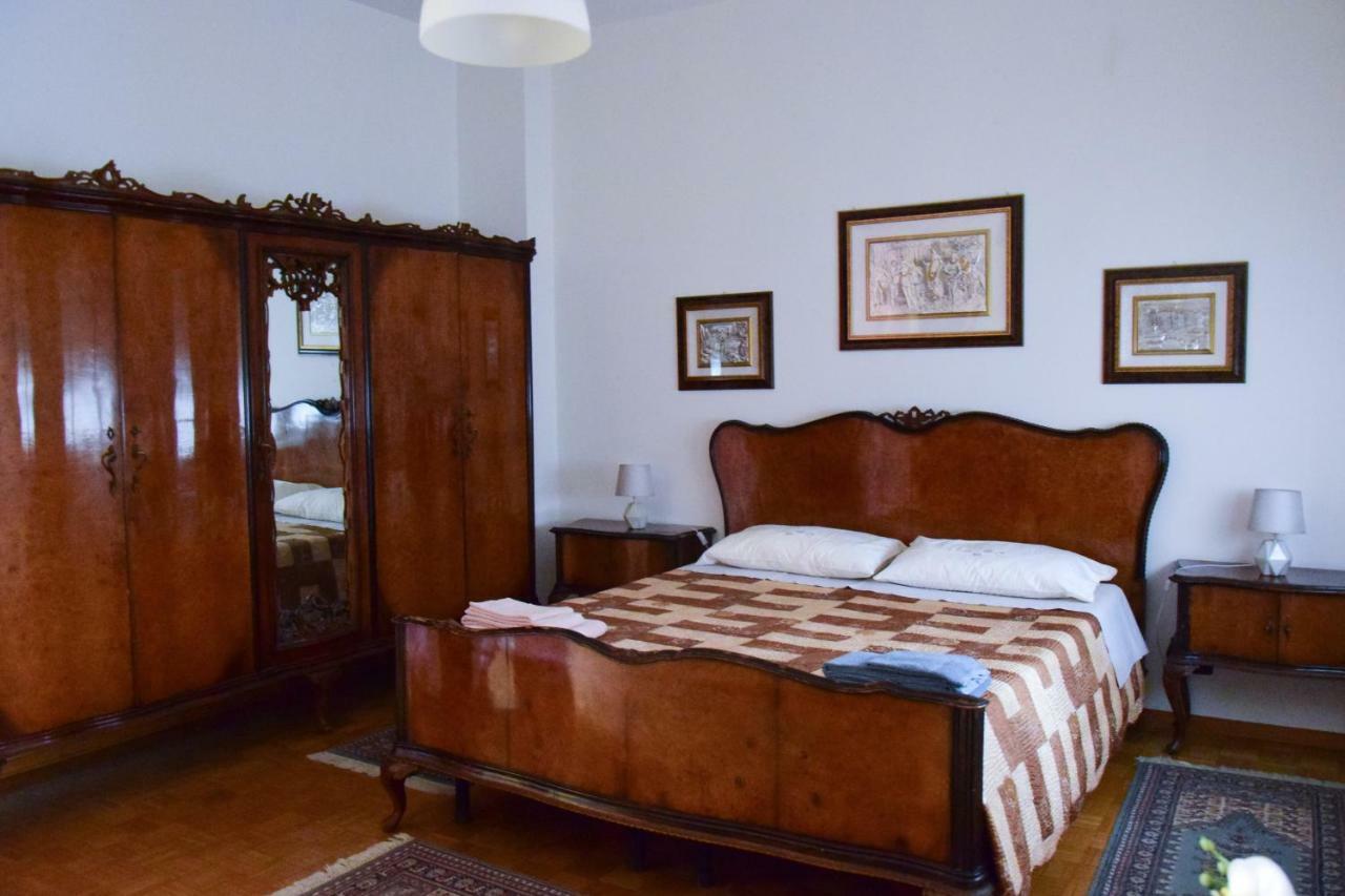 Il Balcone Di Giulietta * Vérone